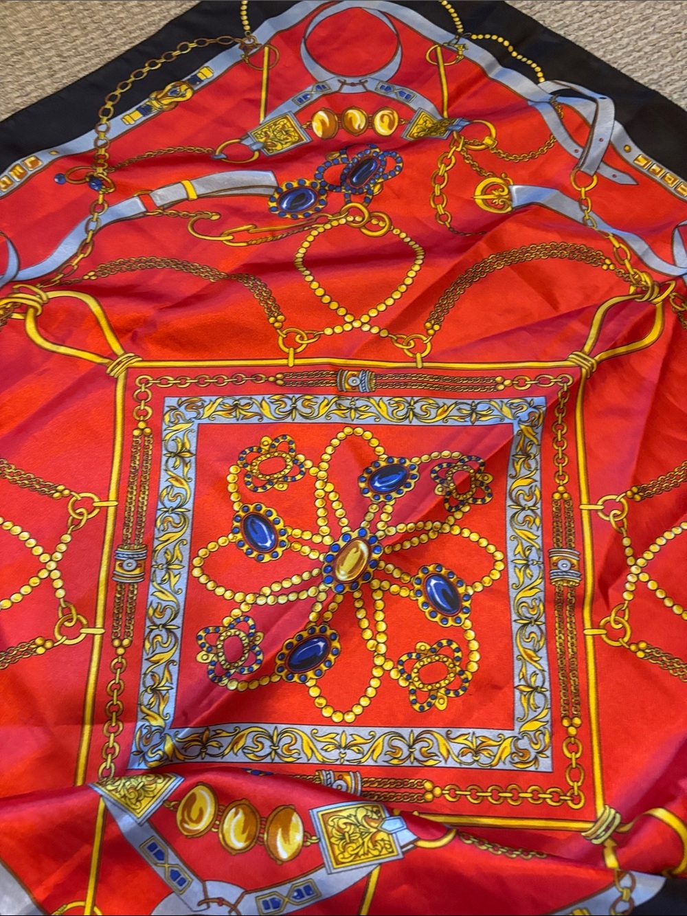 Luxury Red and Black Chain-Print Silk Scarf - Picture 5 of 5